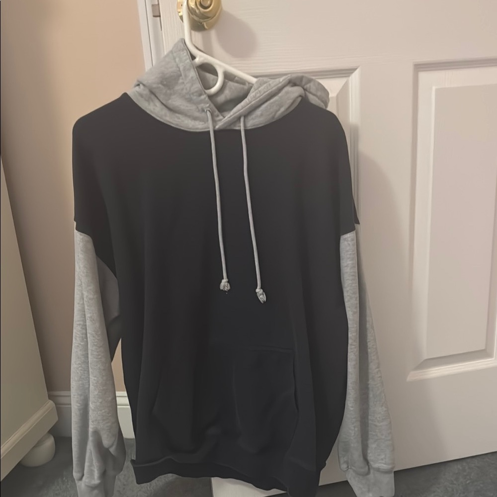 Brandy Melville Black and Gray Sweatshirt Hoodie